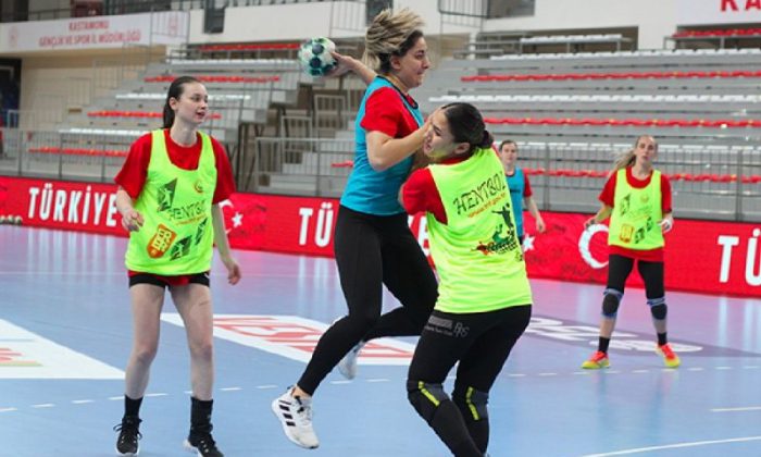 A Milli Kadın Hentbol Takımı, İzlanda Maçı Hazırlıklarını Sürdürüyor