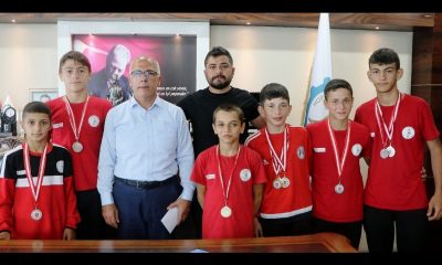 Hopa’nın Genç Güreşçileri Erzurum’dan Madalyalarla Döndüler