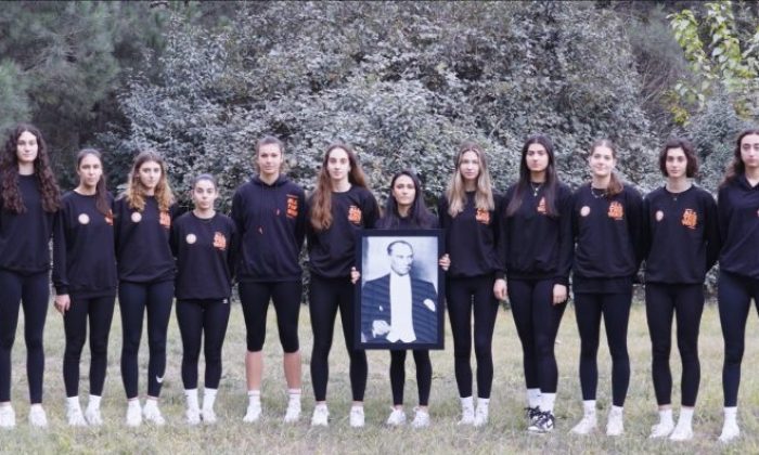 Atatürk’ün Kızları 10 Kasım’da Ulu Önder’i Fidan Dikerek Andı