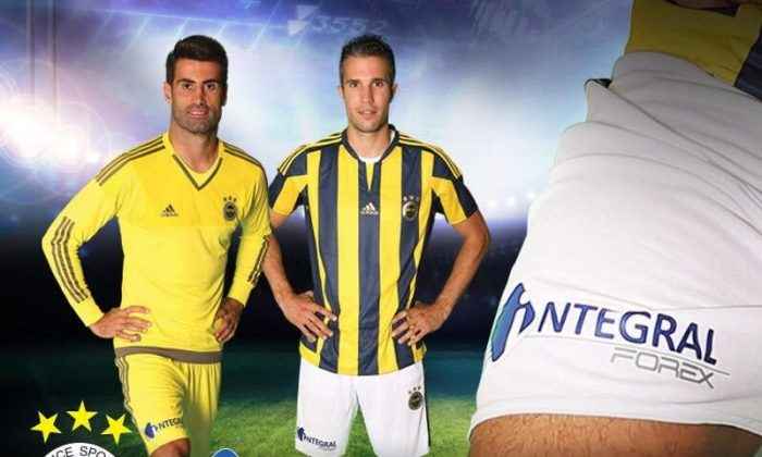 Fenerbahçeli futbolcular formalarını imzalayacaklar