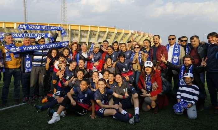 Kadınlarda şampiyon Konak Belediyespor