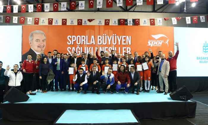 5 Bin 244 adet spor malzemesi dağıtıldı