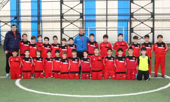 Futbol okulu genç yetenekleri yetiştiriyor