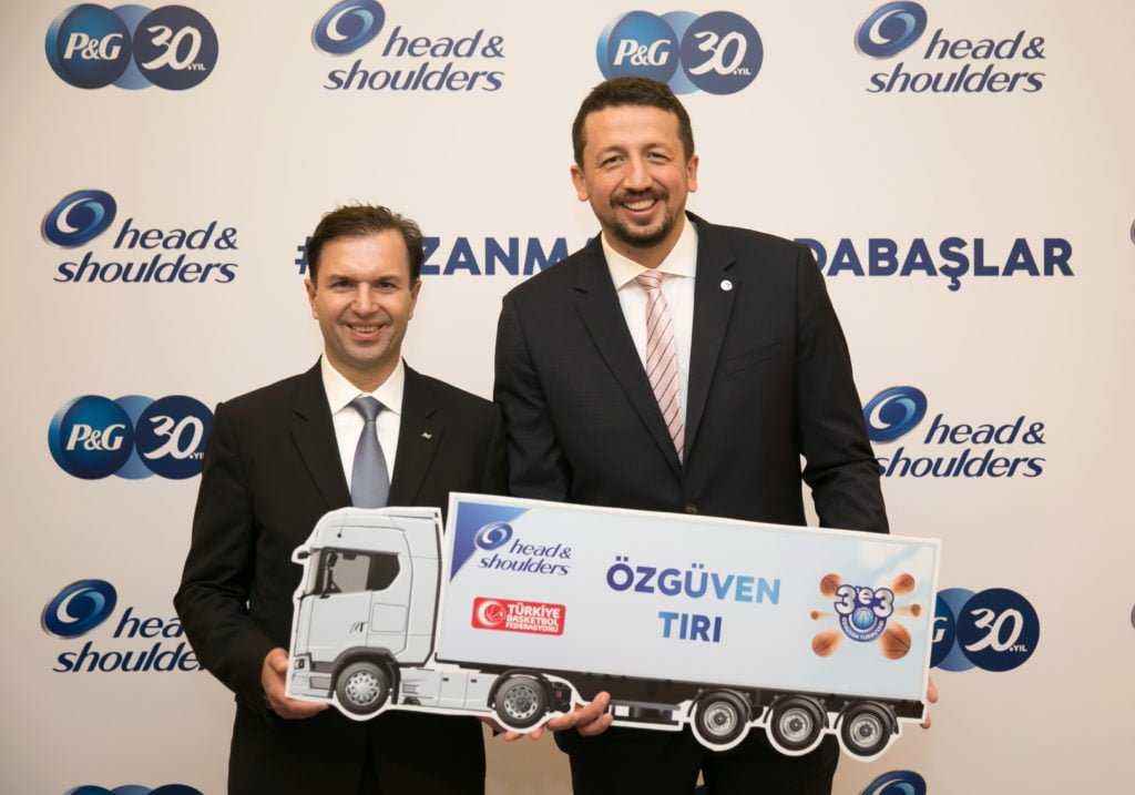 12 Dev Adam’a “Özgüven” sponsoru   