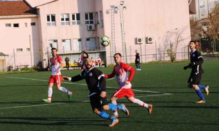 Sefaköy Kartalspor şampiyonluk iddiasını sürdürdü   