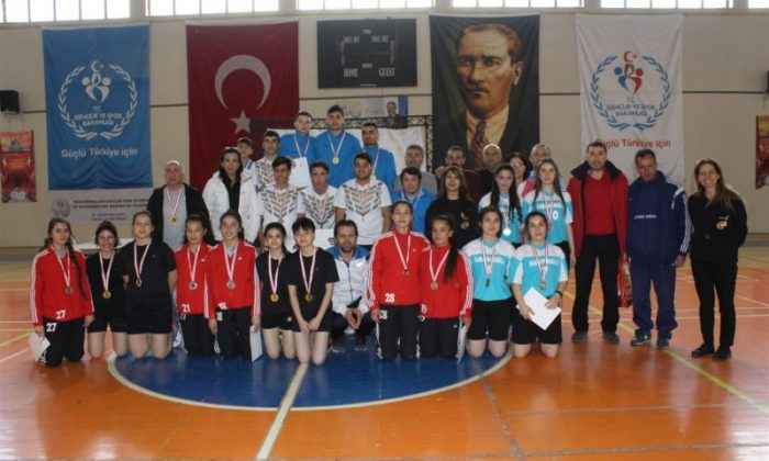 Badminton Grup müsabakaları tamamlandı   