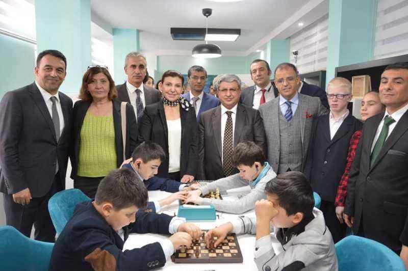 Görme engelli çocuklara satranç sınıfları   