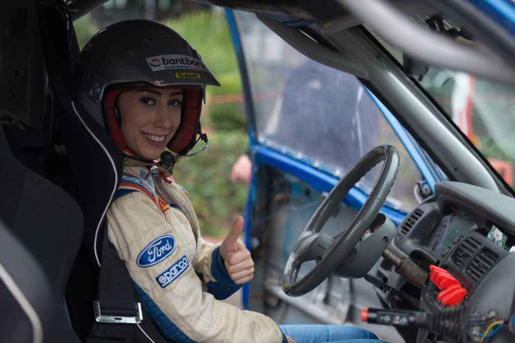 Kadın şampiyon yeniden parkurlarda