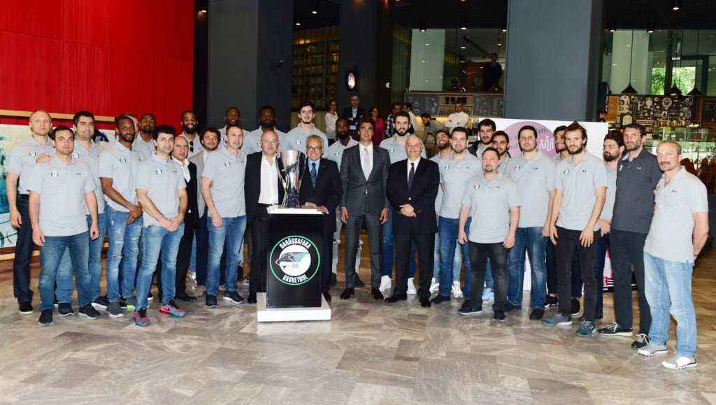 Darüşşafaka Basketbol Takımı’ndan Ferit Şahenk’e ziyaret   