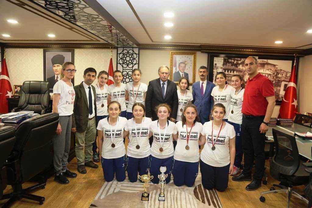 Altın Kızlar Vali Doğanay’ı ziyaret etti   