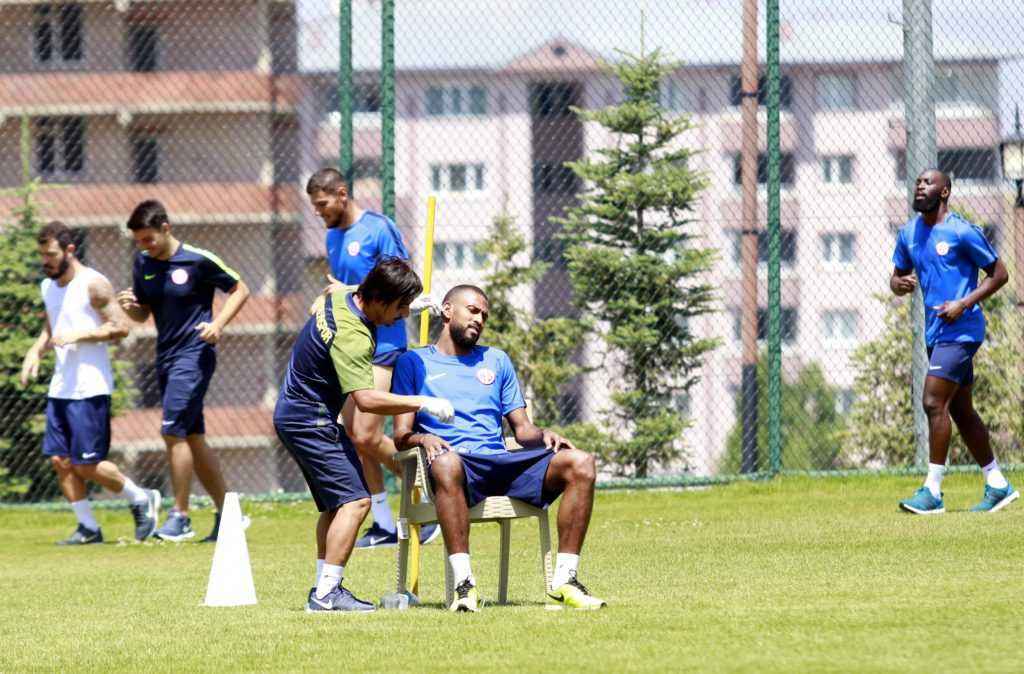 Antalyasporlu futbolcular Laktat testinden geçti