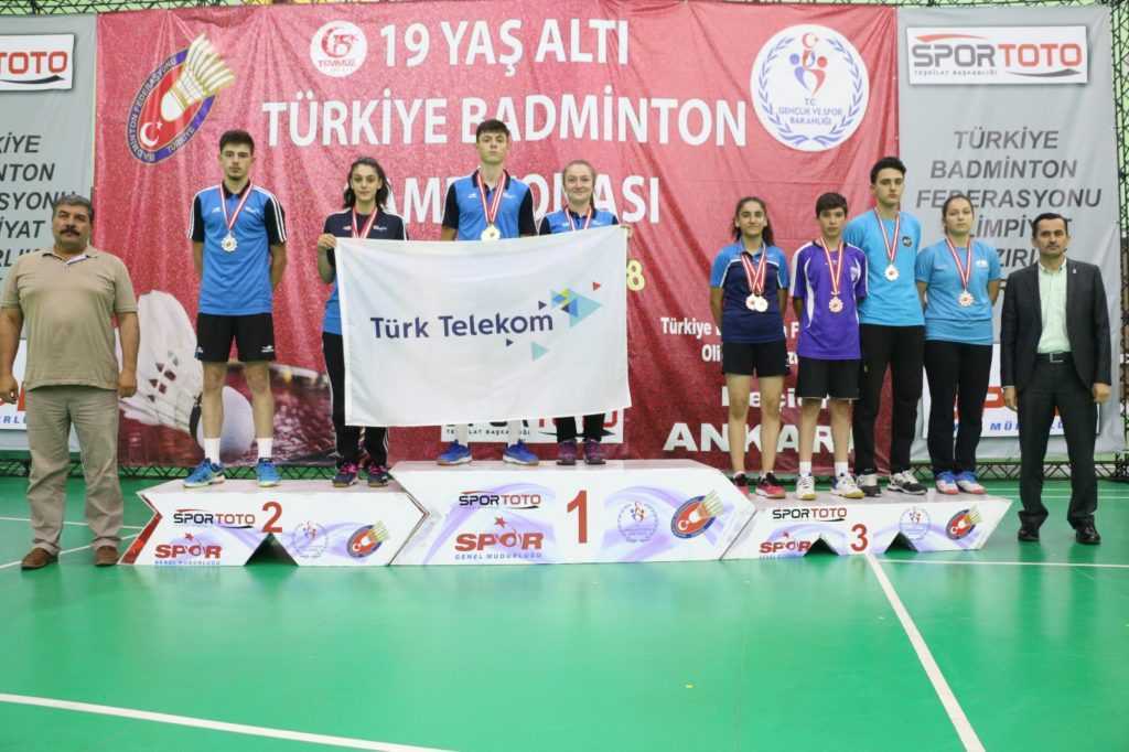 636 Badmintoncu madalya mücadelesi verdi