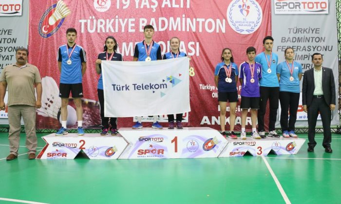 636 Badmintoncu madalya mücadelesi verdi      