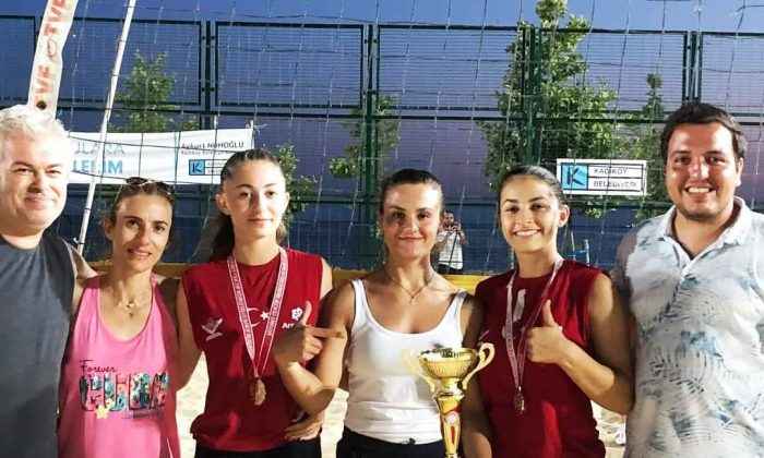Küçükçekmece voleybol kulübü İstanbul şampiyonu oldu   