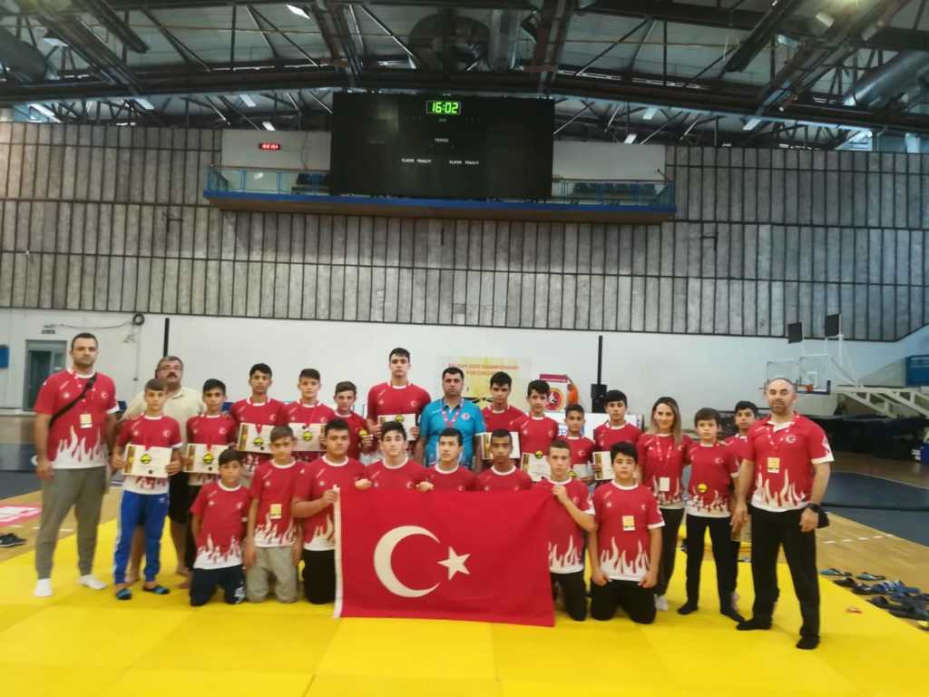 Yıldızlar Balkan’ı fetih etti