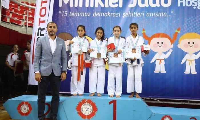 Minikler Türkiye Şampiyonası İzmir’de başladı