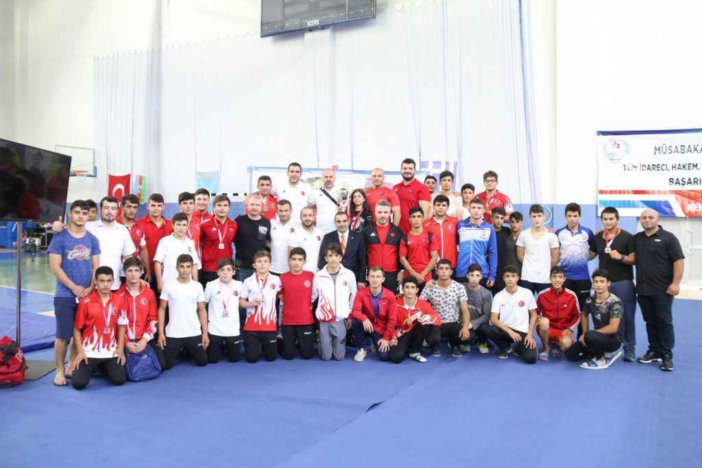 Güreş turnuvasında Şampiyon Türkiye