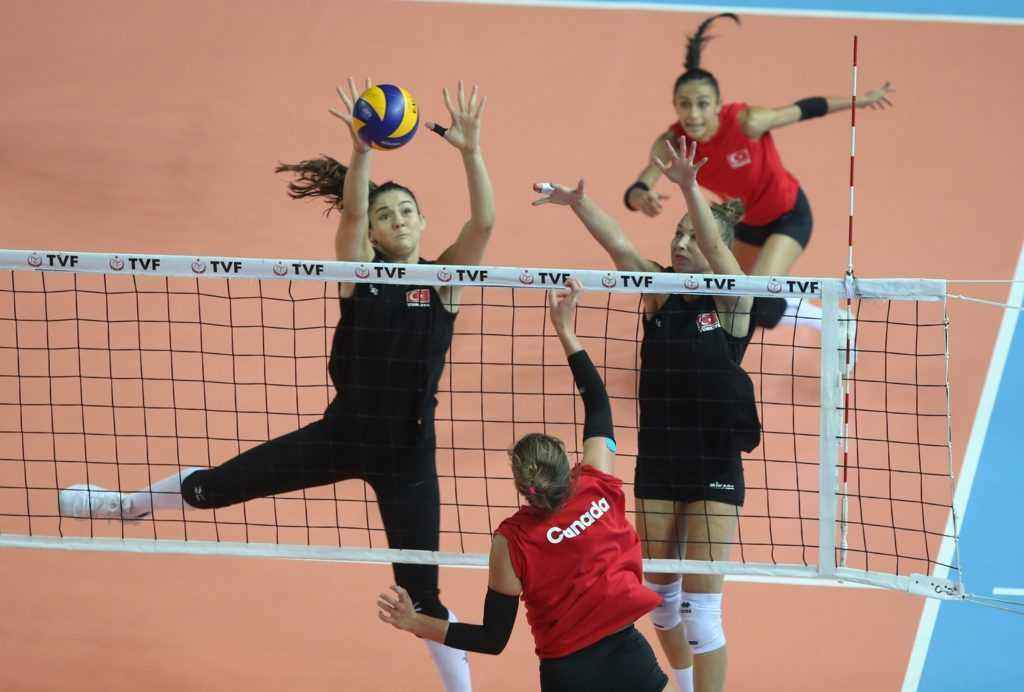 Bayan Milli Voleybol Takımı, hazırlık maçında Kanada’yı 3-2 yendi   