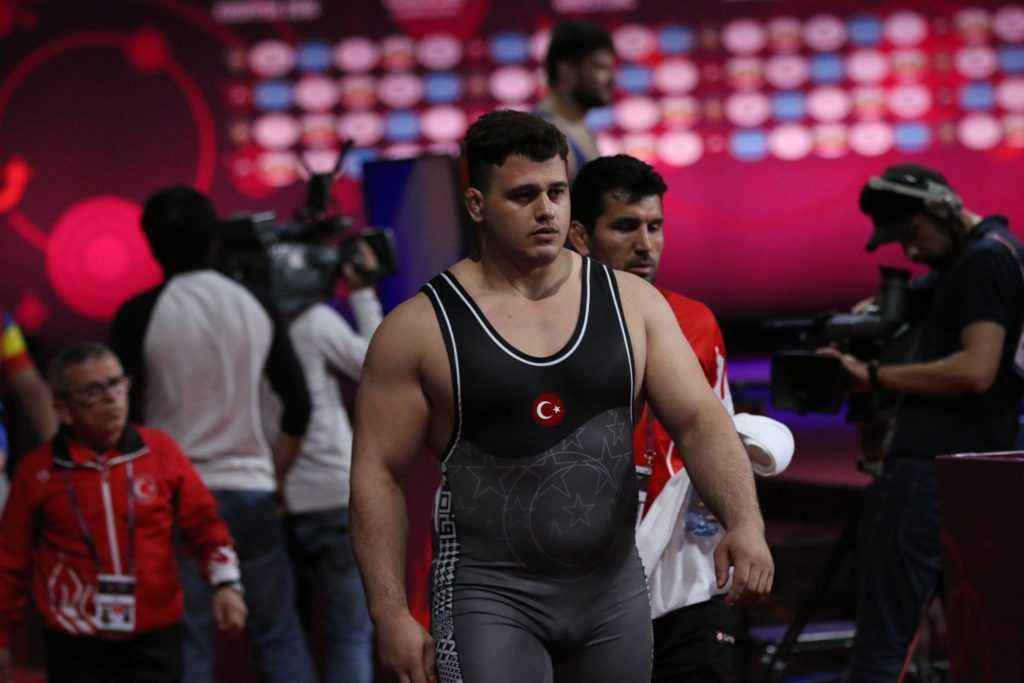 Türk güreşçiler dünya sıralamasında yine zirvede   