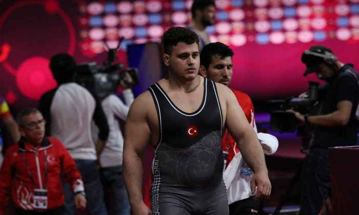 Türk güreşçiler dünya sıralamasında yine zirvede   