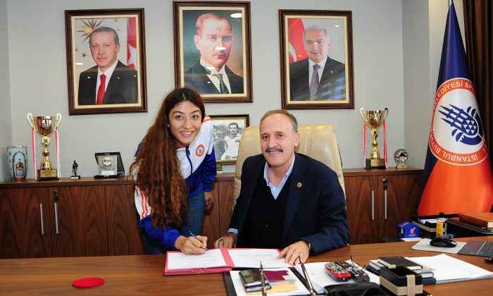 Nafia Kuş sözleşmesini 2 yıl uzattı   