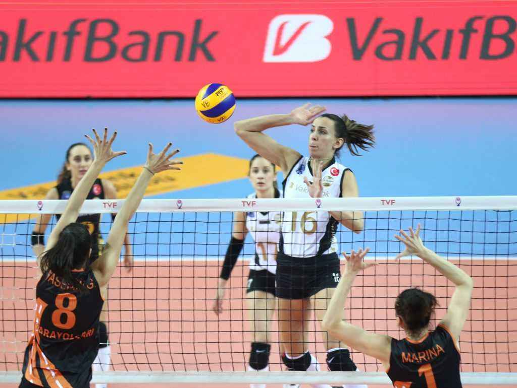 Zorlu maçın galibi Vakıfbank oldu