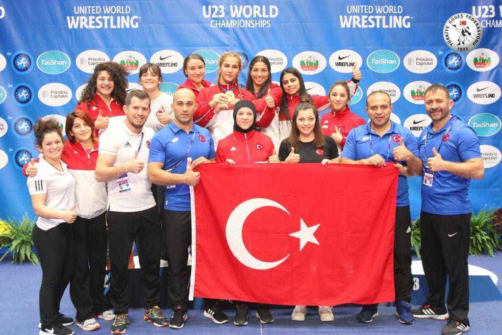 Kadın Güreş Milli Takımımız tarih yazmaya devam ediyor