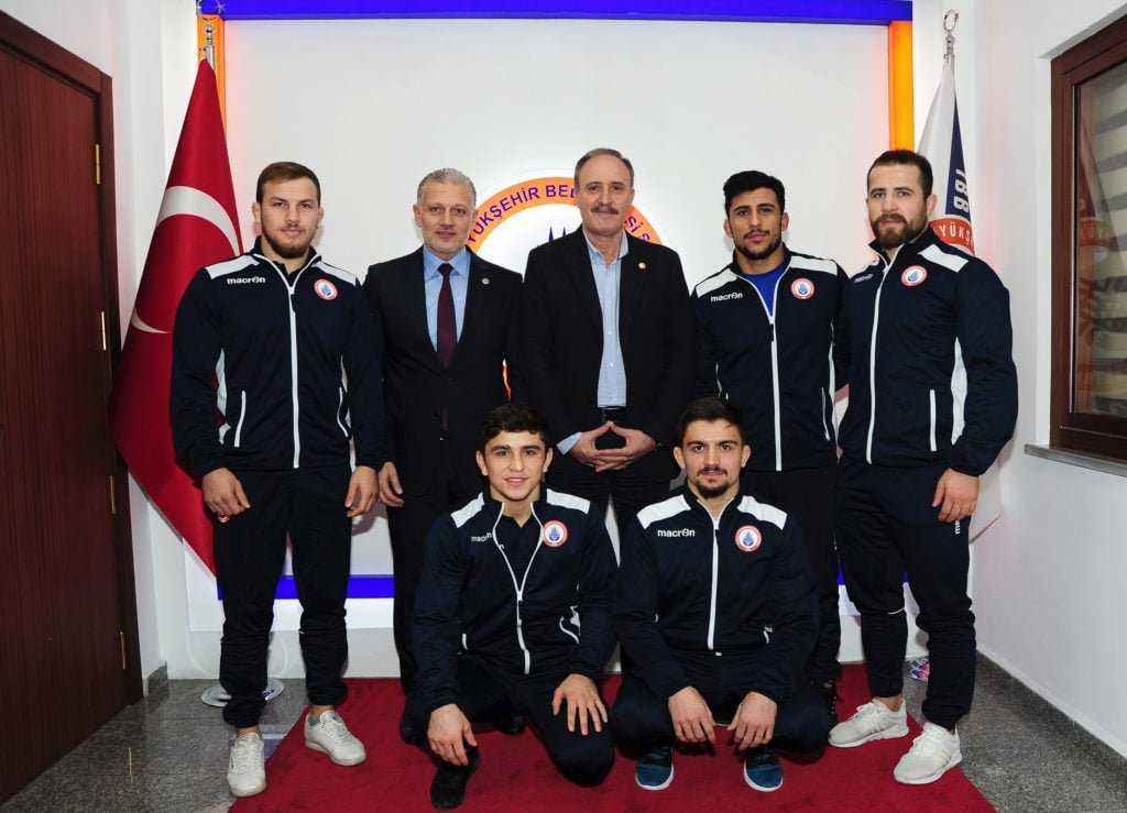 İstanbul BBSK güreş şubesinden 5 imza   