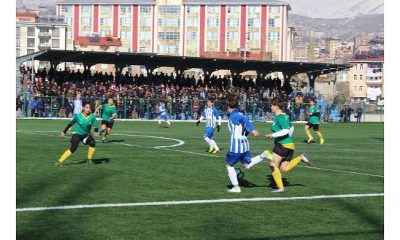 Sarıyerli kadın futbolcular, Hakkari’den mutlu döndü