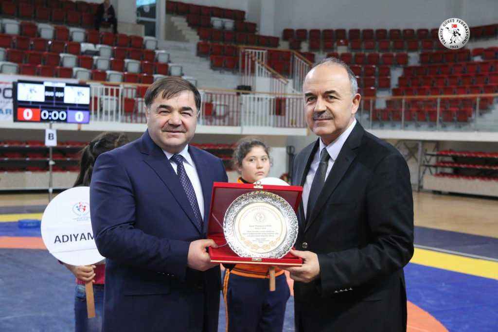Büyük Bayanlar Türkiye Güreş Şampiyonası başladı    