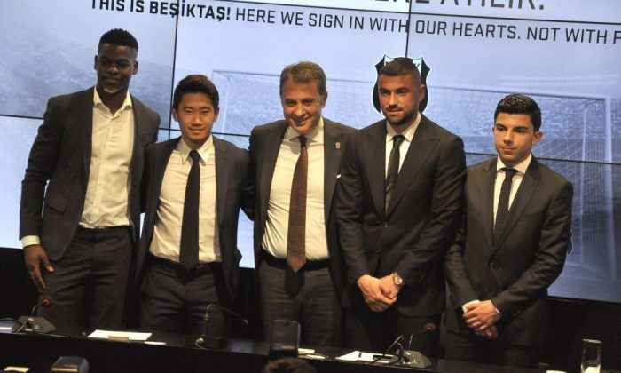 Beşiktaş’tan yeni transferler için imza töreni   