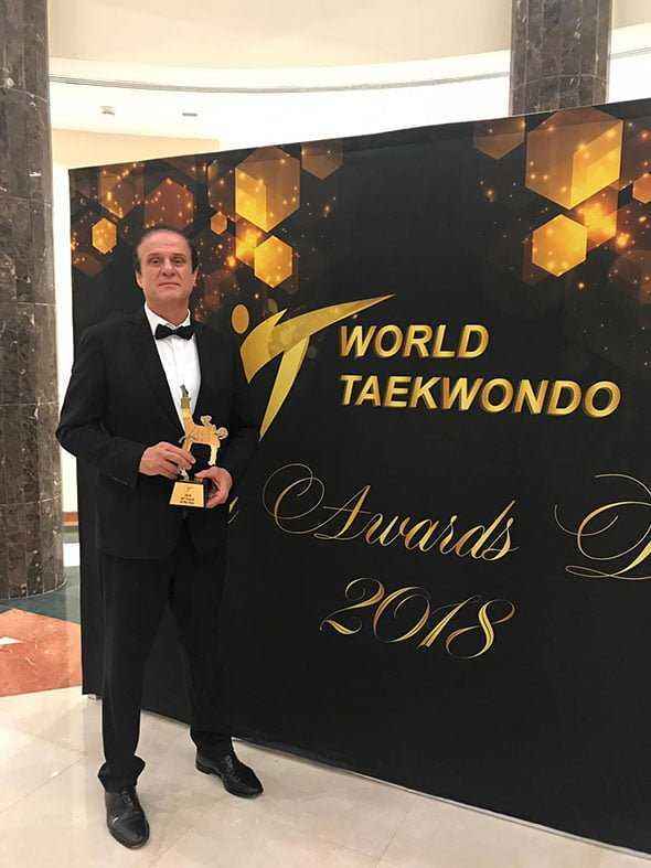 Ali Şahin ödüllere doymuyor   