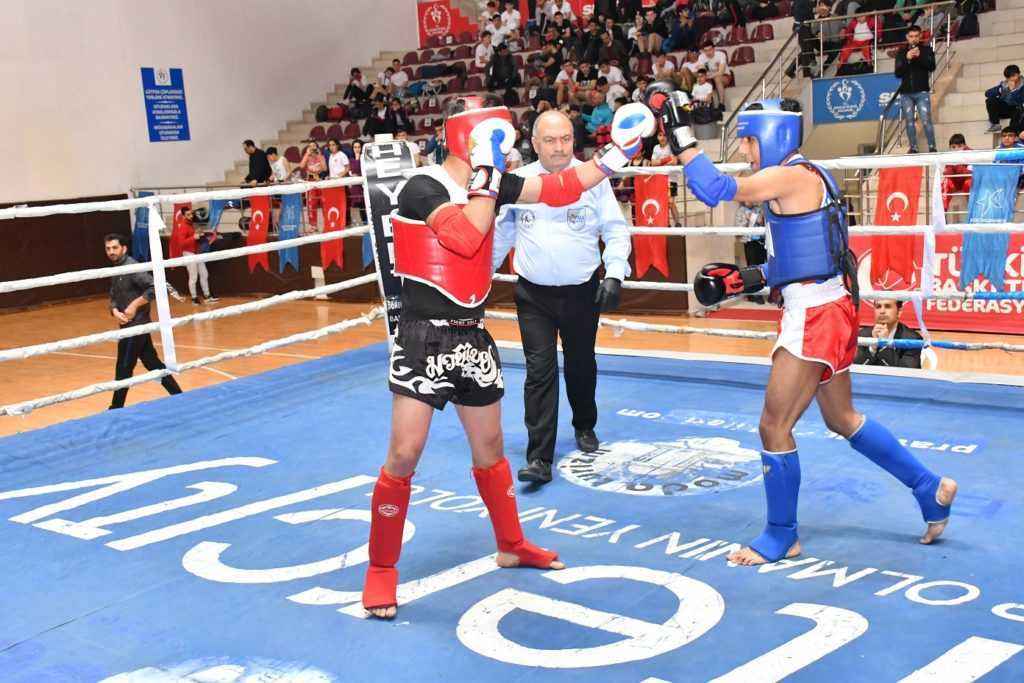 Kick-Boks turnuvasında kıran kırana rekabet