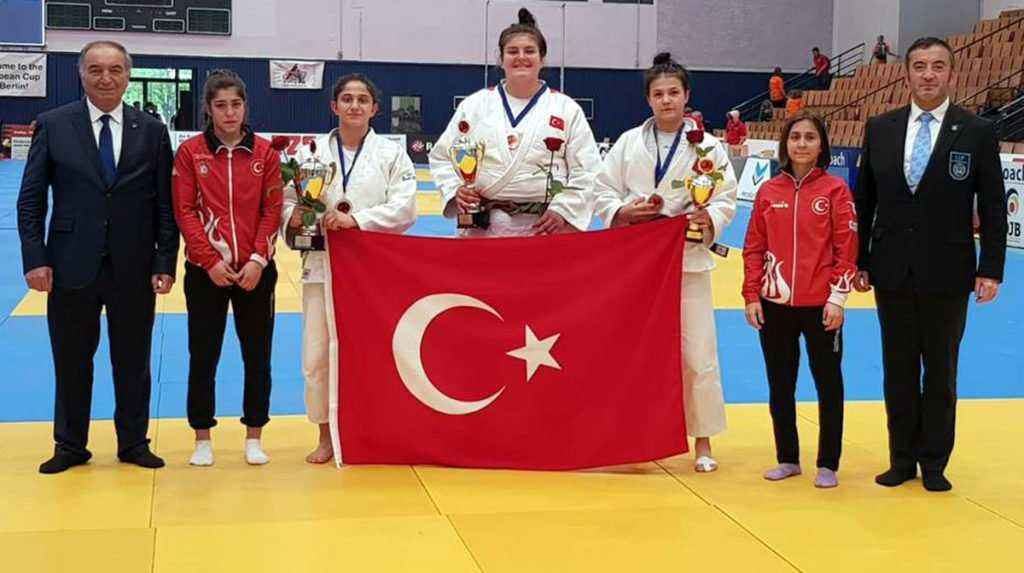 Berlin’de kapanış 2 altın bir bronzla
