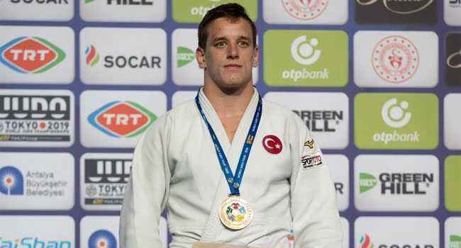Mikail Özerler’den altın madalya