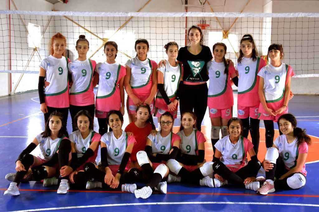 SosyalBen Voleybol Takımı şampiyonluğa koşuyor