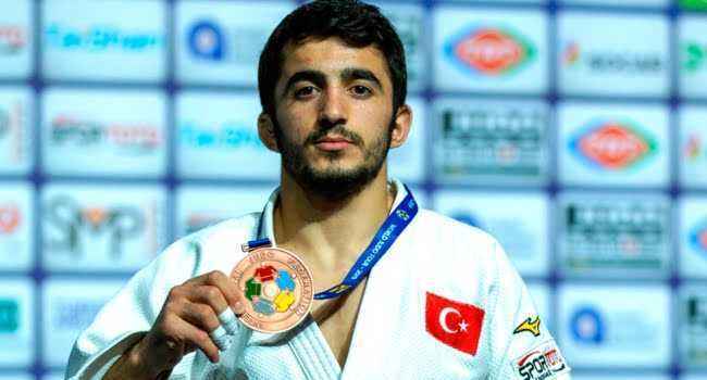 Mihraç Akkuş’tan bronz madalya