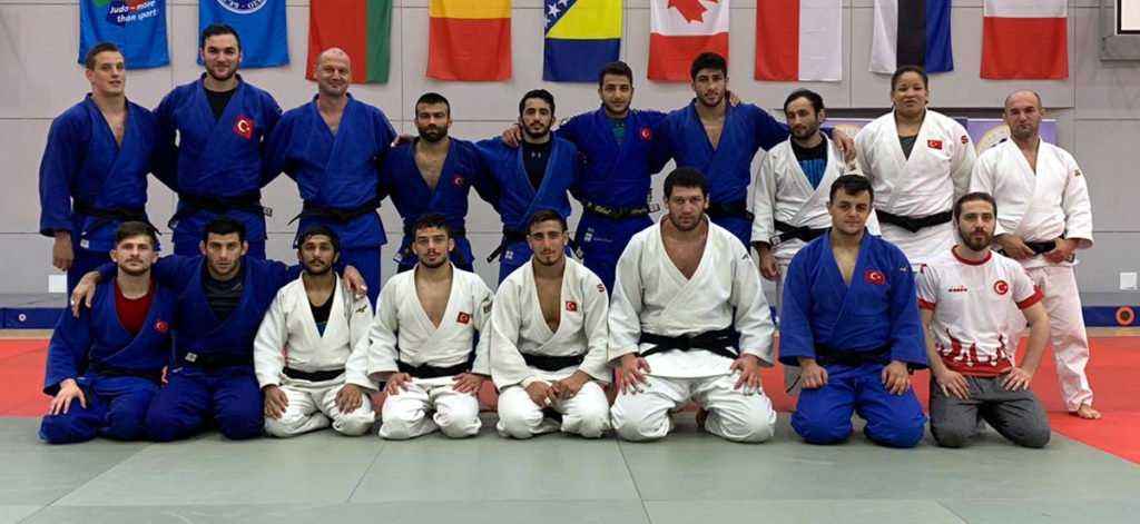 Büyük Erkeklerin Belarus kampı sona eriyor