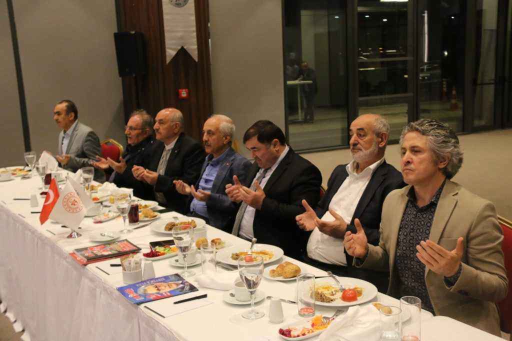 Spor Basını Güreş Federasyonunun iftarında bir araya geldi 