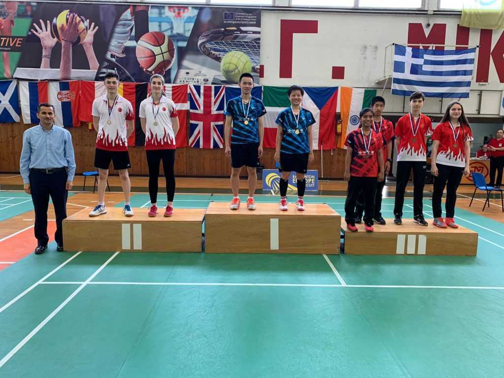 Genç Badmintonculardan 8 madalya 