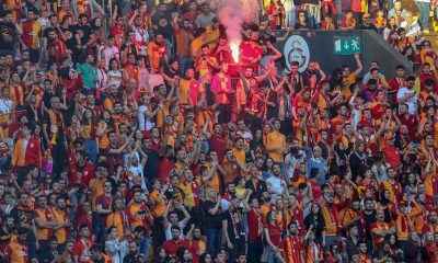 Galatasaray 22.şampiyonluğunu taraftarıyla kutladı   