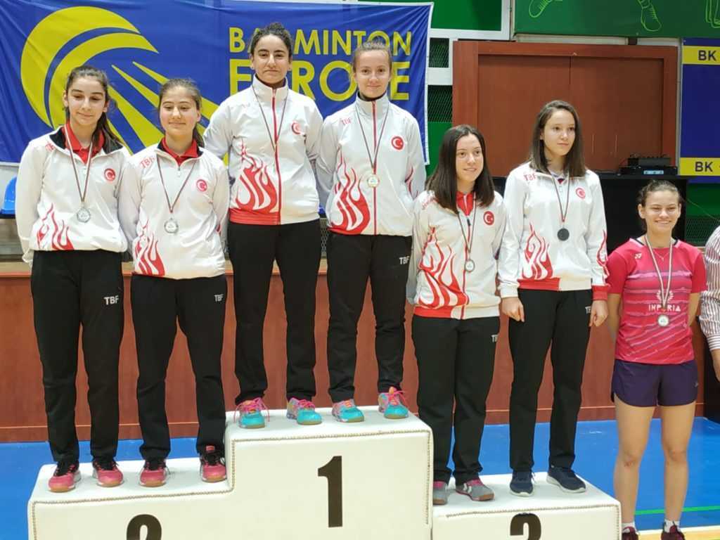 Genç Badmintonculardan 9 madalya 