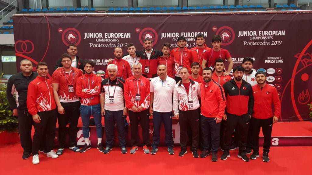 Milli güreşçiler Abdullah Toprak ve Hamza Bakır finalde   