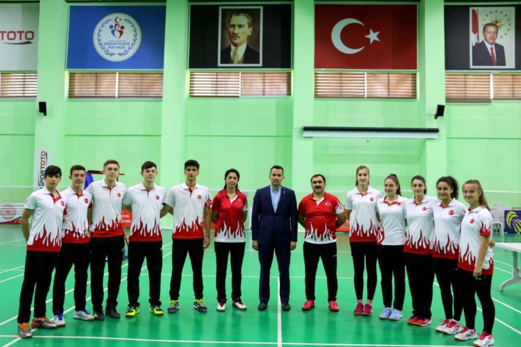 Milli Badmintoncular Bulgaristan’a gitti
