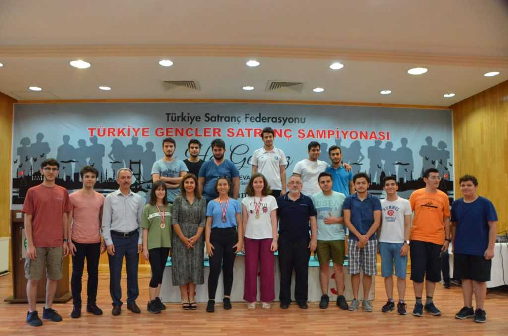 Genç satranççılardan nefes kesen şampiyonluk mücadelesi   