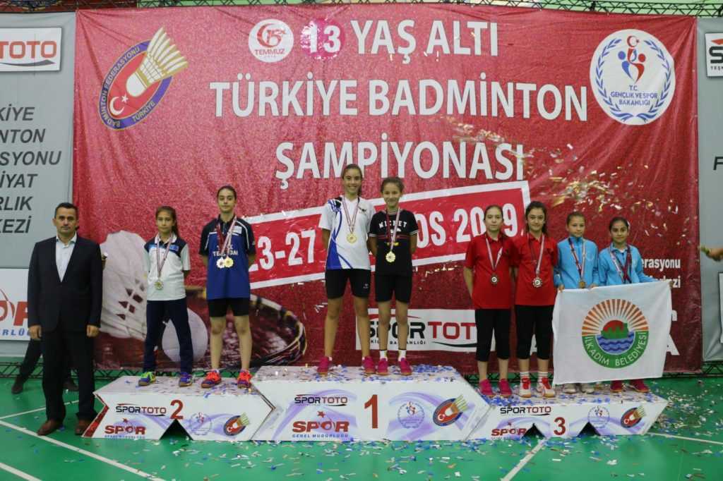 Küçük Badmintonculardan büyük başarı   