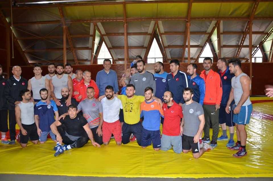 Bakan Selçuk’tan, kamp ziyareti   