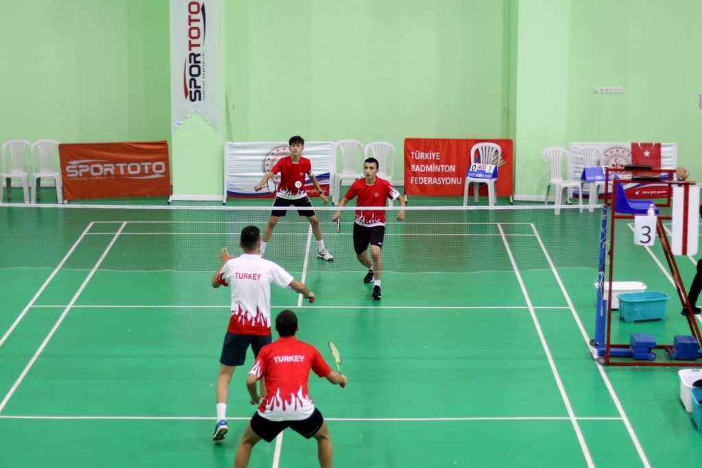 Uluslararası 17 yaş altı Badminton turnuvası başladı   