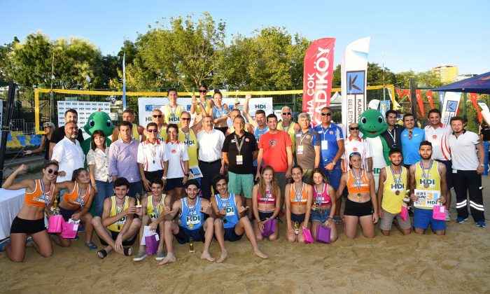 Kadıköy Plaj Voleybolu Turnuvasından muhteşem final   