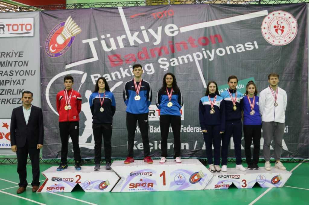 Genç Badmintoncular umut verdi